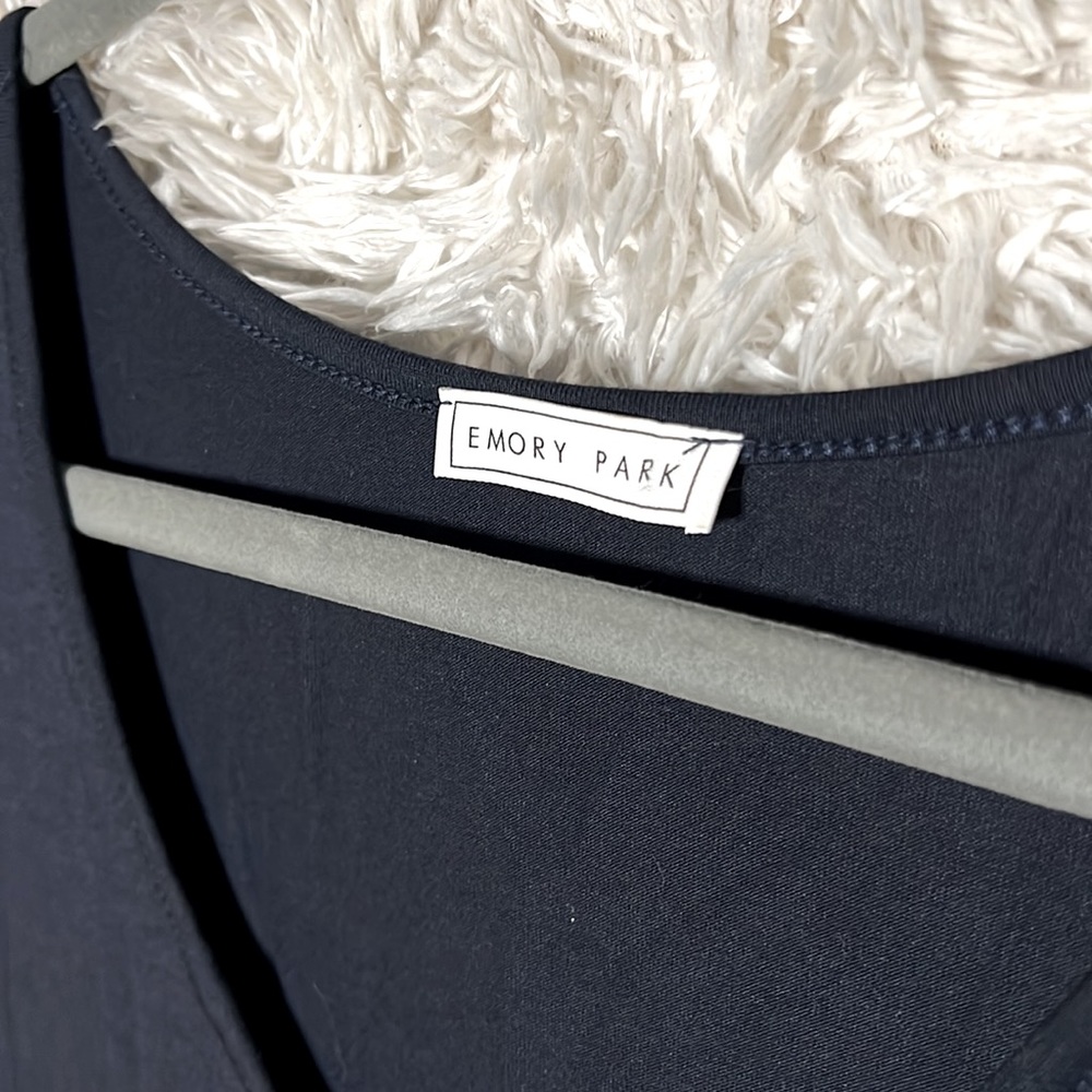 EMERY ROSE Curved Hem Tee - Picture 4 of 7